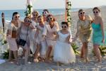 Hochzeitsgesellschaft mit lustigen Brillen und Spass am Strand von Miami mit Florida Hochzeiten