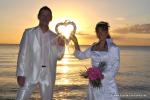 Heiraten in Florida in Naples mit Sonnenuntergang und Herz gegen Abendhimmel