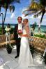 Paar auf Terrasse nach Trauung am Meer in Fort Lauderdale