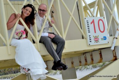 Crandon Park Key Biscayne mit Lifeguard Tower und Hochzeitspaar