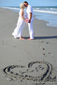 Florida Hochzeit und Herz im Sand gemalt